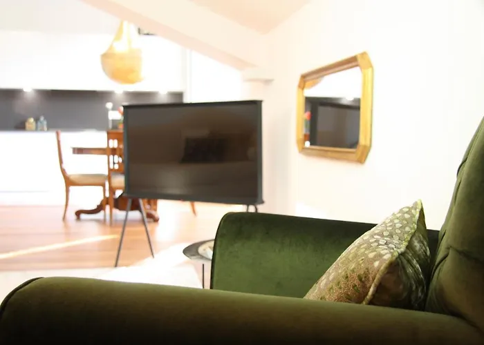 Al Ciani Balcony Apartment *