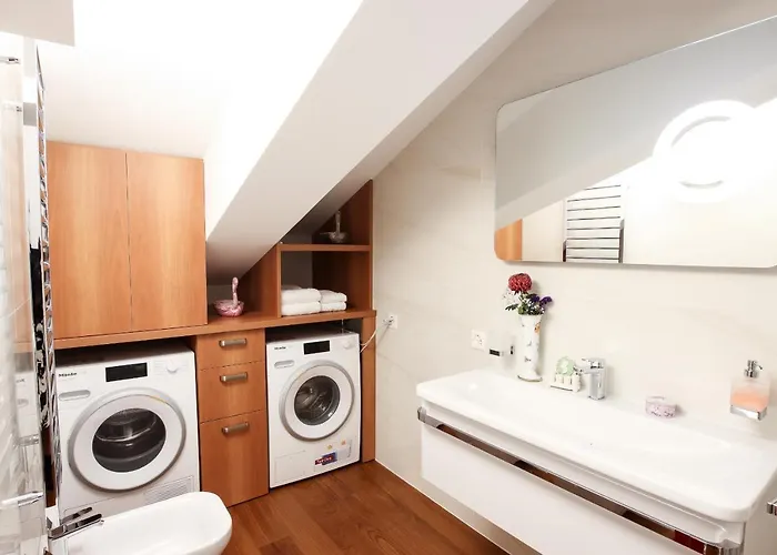 Al Ciani Balcony Apartment